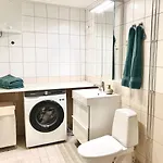 Apartmán Cozy One-bedroom With Sauna And Free Carport Parking *