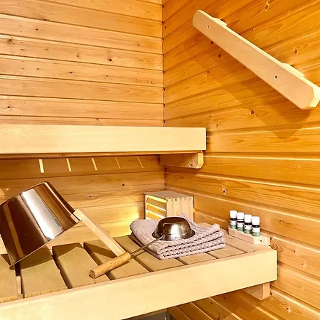Cozy One-bedroom With Sauna And Free Carport Parking דירה להטי