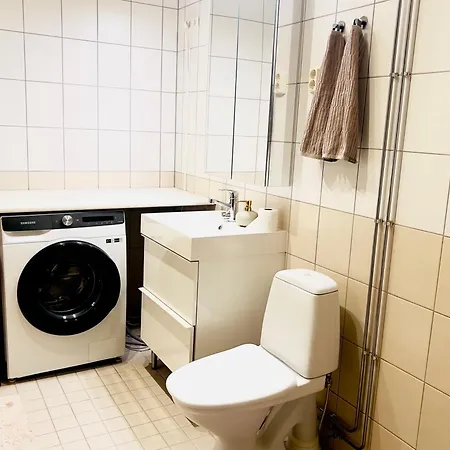 Cozy One-bedroom With Sauna And Free Carport Parking דירה